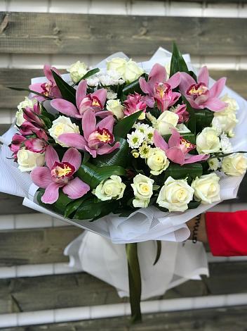 Букет цветов из: Розы и Хризантемы в Каменецкий