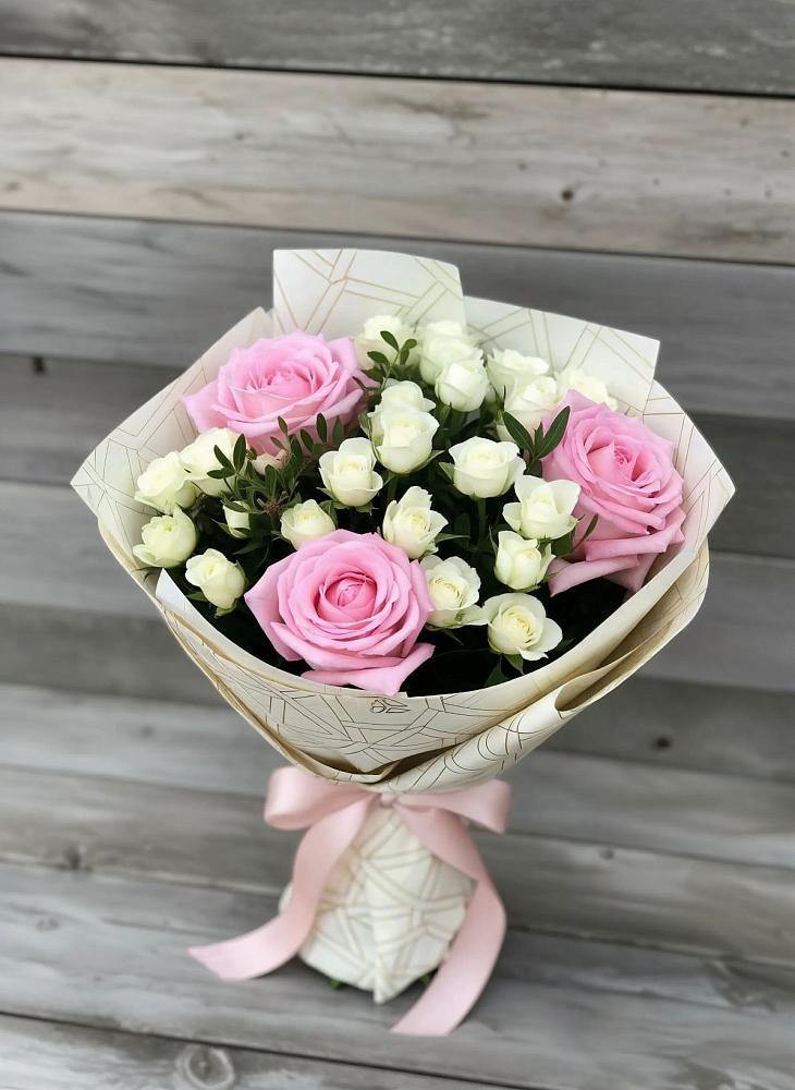 Букет цветов из: Розы в Каменецкий