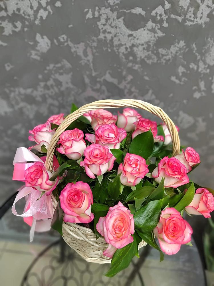 Цветочная композиция из Розы в корзине в Каменецкий