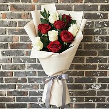 Букет цветов из:  Розы в Каменецкий