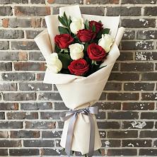 Букет цветов из:  Розы в Каменецкий