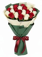 Букет Микс из красных и белых роз в Каменецкий