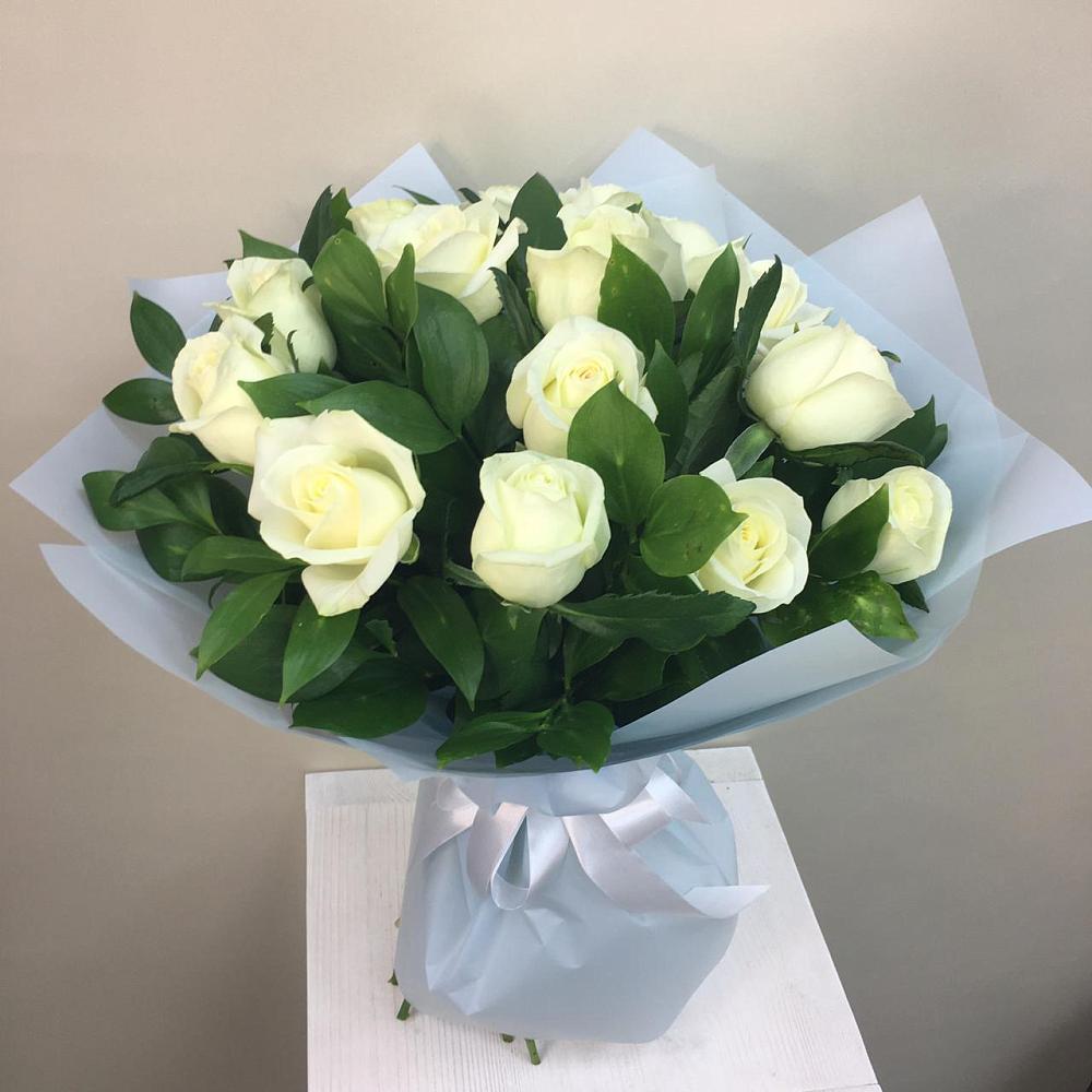 Букет 15 Белых роз Проуд в Каменецкий