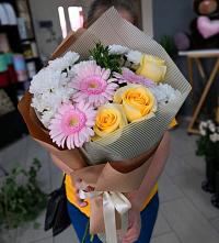 Букет цветов из:  Герберы, Розы и Хризантемы в Каменецкий