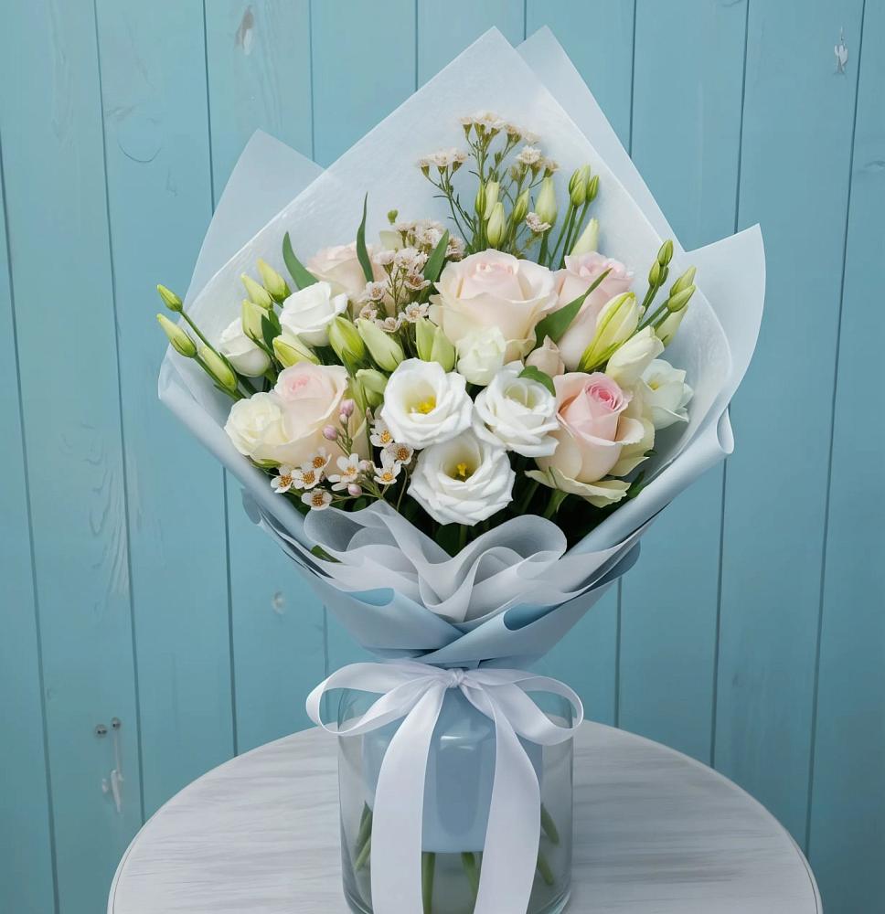 Букет цветов из: Розы и Лизиантусы в Каменецкий