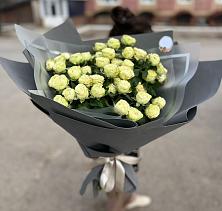 Букет Белые кустовые розы Солинеро в Каменецкий