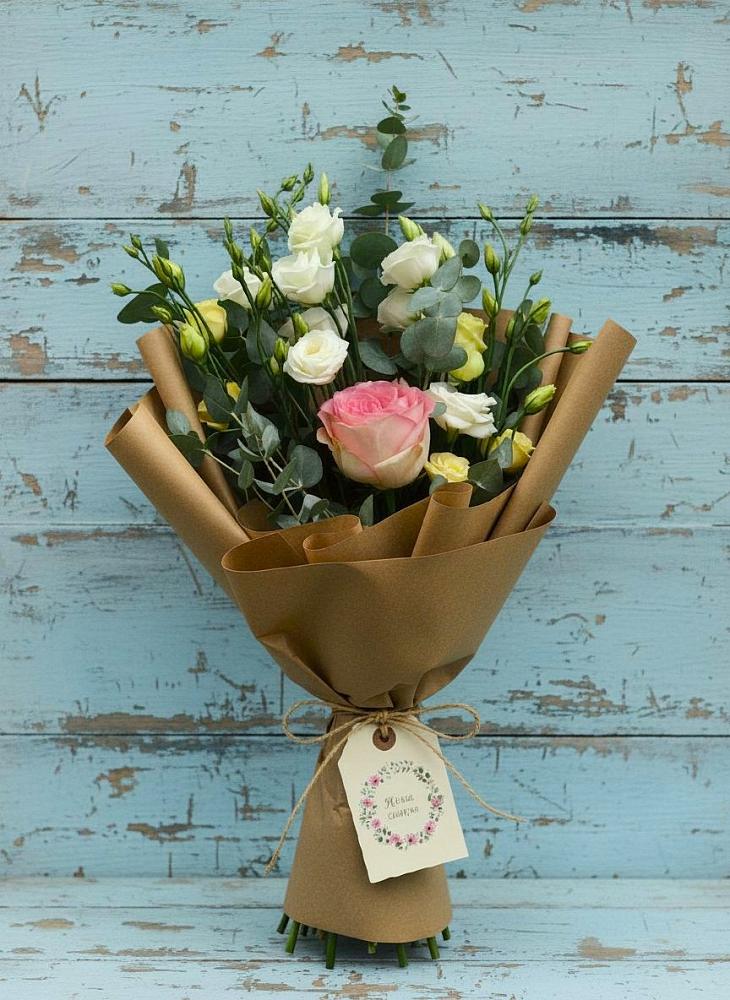 Букет цветов из: Розы и Лизиантусы в Каменецкий