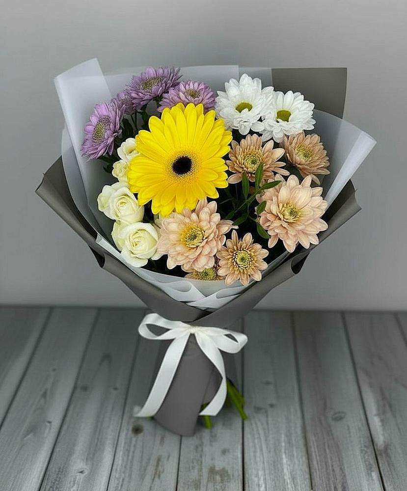 Букет цветов из: Розы, Герберы и Хризантемы в Каменецкий