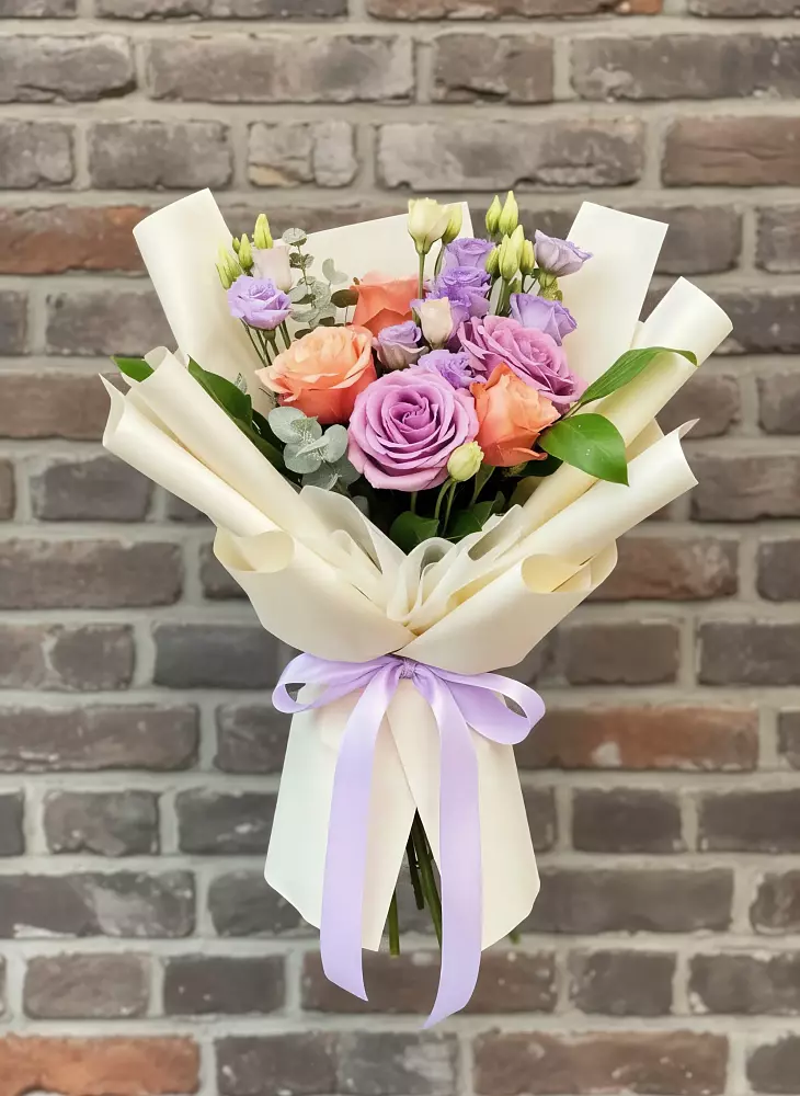 Букет цветов из: Лизиантусы и Розы в Каменецкий