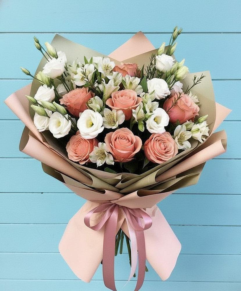 Букет цветов из: Розы, Альстромерии и Лизиантусы в Каменецкий