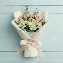 Букет цветов из:  Альстромерии в Каменецкий