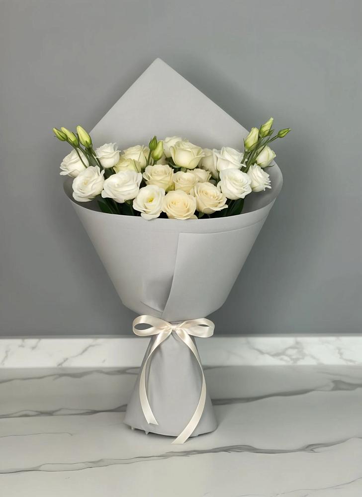 Букет цветов из: Розы и Лизиантусы в Каменецкий