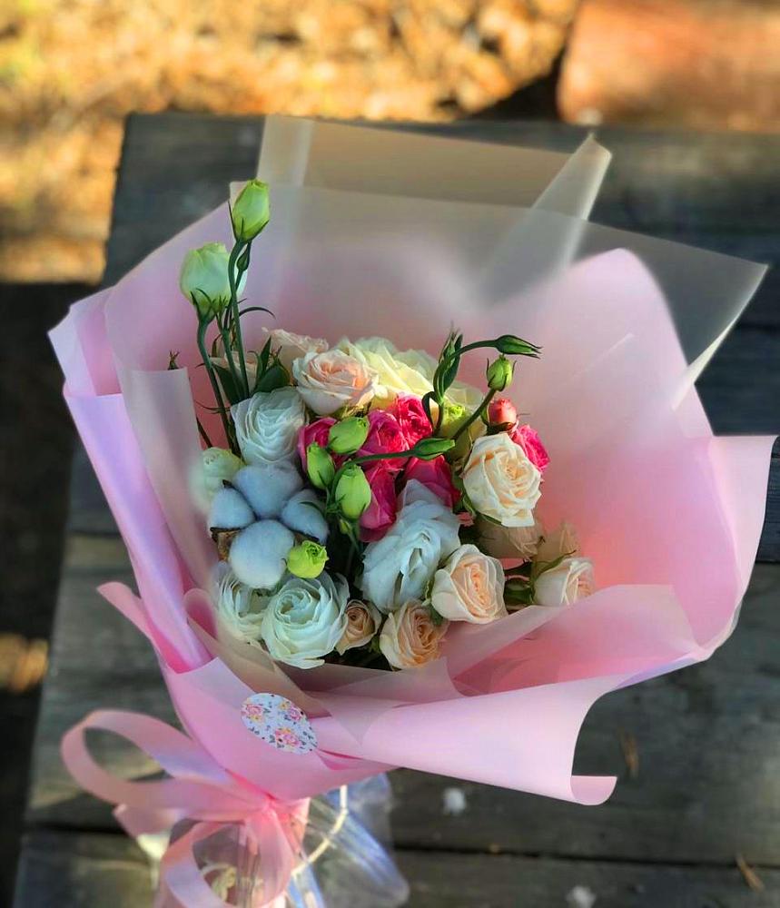 Букет цветов из: Розы и Лизиантусы в Каменецкий