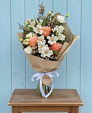 Букет цветов из:  Альстромерии, Лизиантусы, Розы и Хризантемы #REPLACE_PRED# Каменецкий