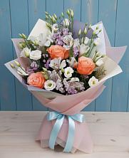 Букет цветов из:  Лизиантусы, Розы, Альстромерии и Гипсофила в Каменецкий