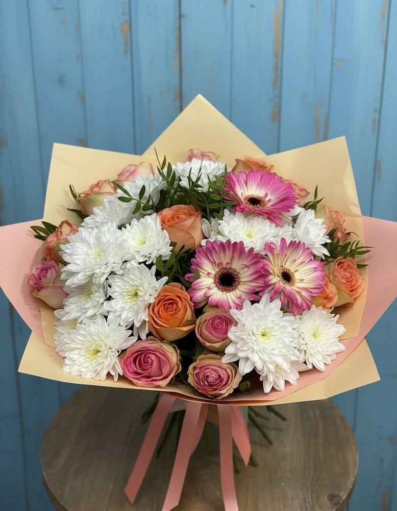 Букет цветов из: Розы, Герберы и Хризантемы в Каменецкий