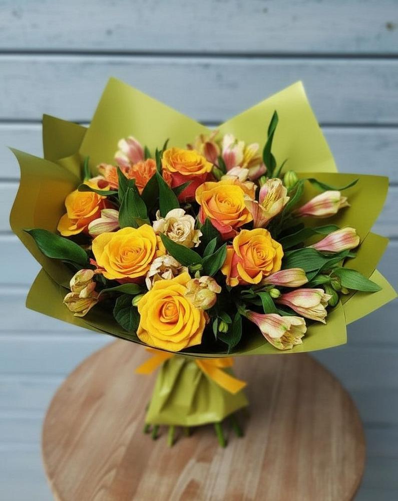 Букет цветов из: Альстромерии и Розы в Каменецкий