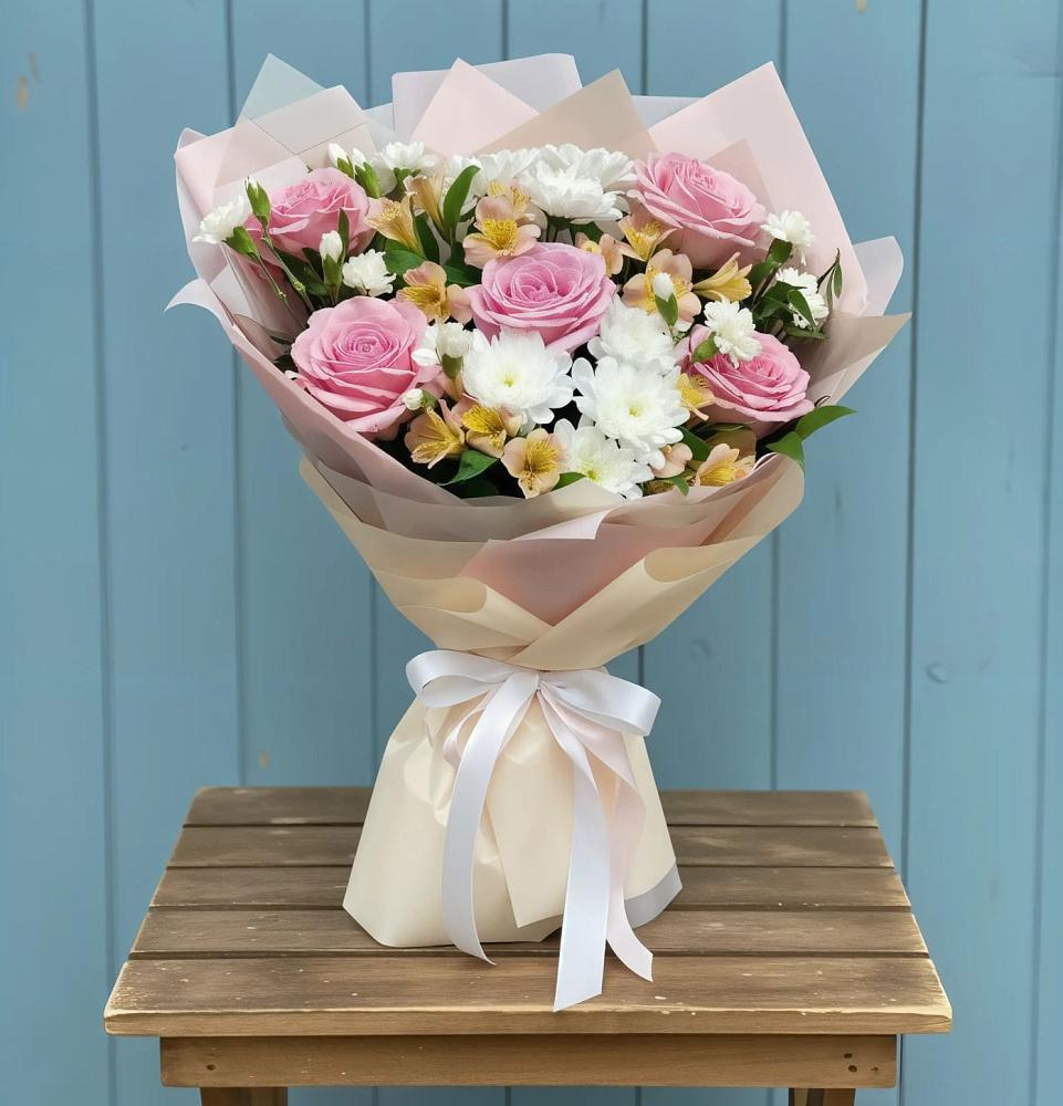 Букет цветов из: Гвоздики, Орхидеи и Розы в Каменецкий