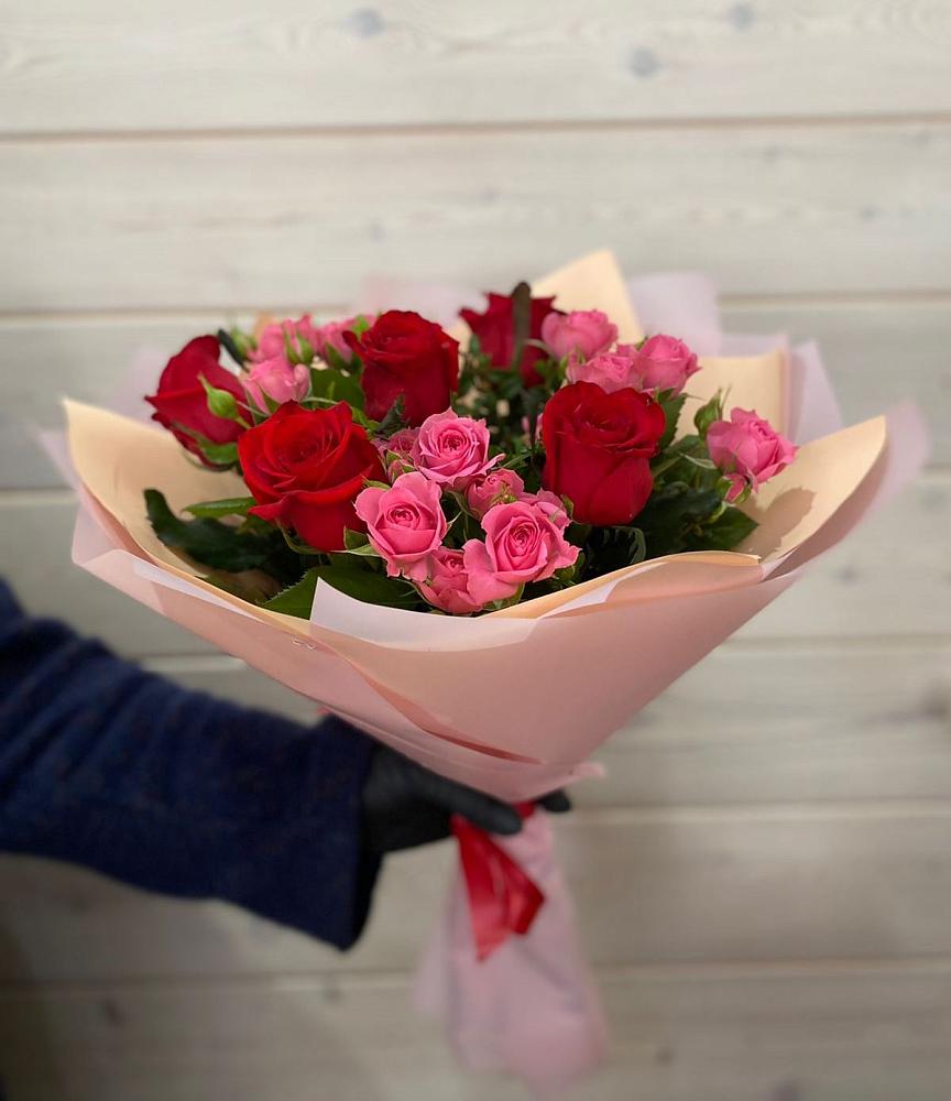 Букет цветов из: Розы в Каменецкий