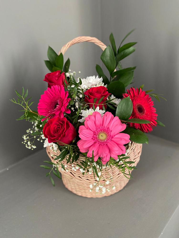 Цветочная композиция из Розы, Хризантемы и Герберы в корзине в Каменецкий