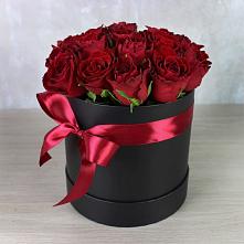 Цветочная композиция из Розы в шляпной коробке в Каменецкий