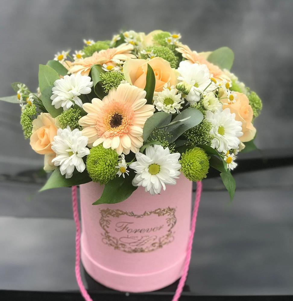 Цветочная композиция из Розы, Герберы и Хризантемы в шляпной коробке в Каменецкий