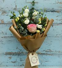 Букет цветов из:  Розы и Лизиантусы в Каменецкий
