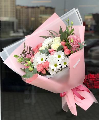 Букет цветов из: Розы, Лизиантусы и Хризантемы в Каменецкий