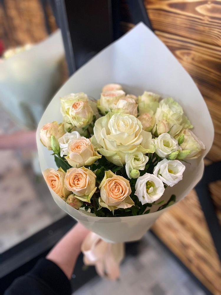 Букет цветов из: Розы и Лизиантусы в Каменецкий