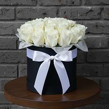 Цветочная композиция из Розы в шляпной коробке в Каменецкий